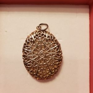 Vintage 1.5" Oval Gold Tone Filigree Locket Pendant